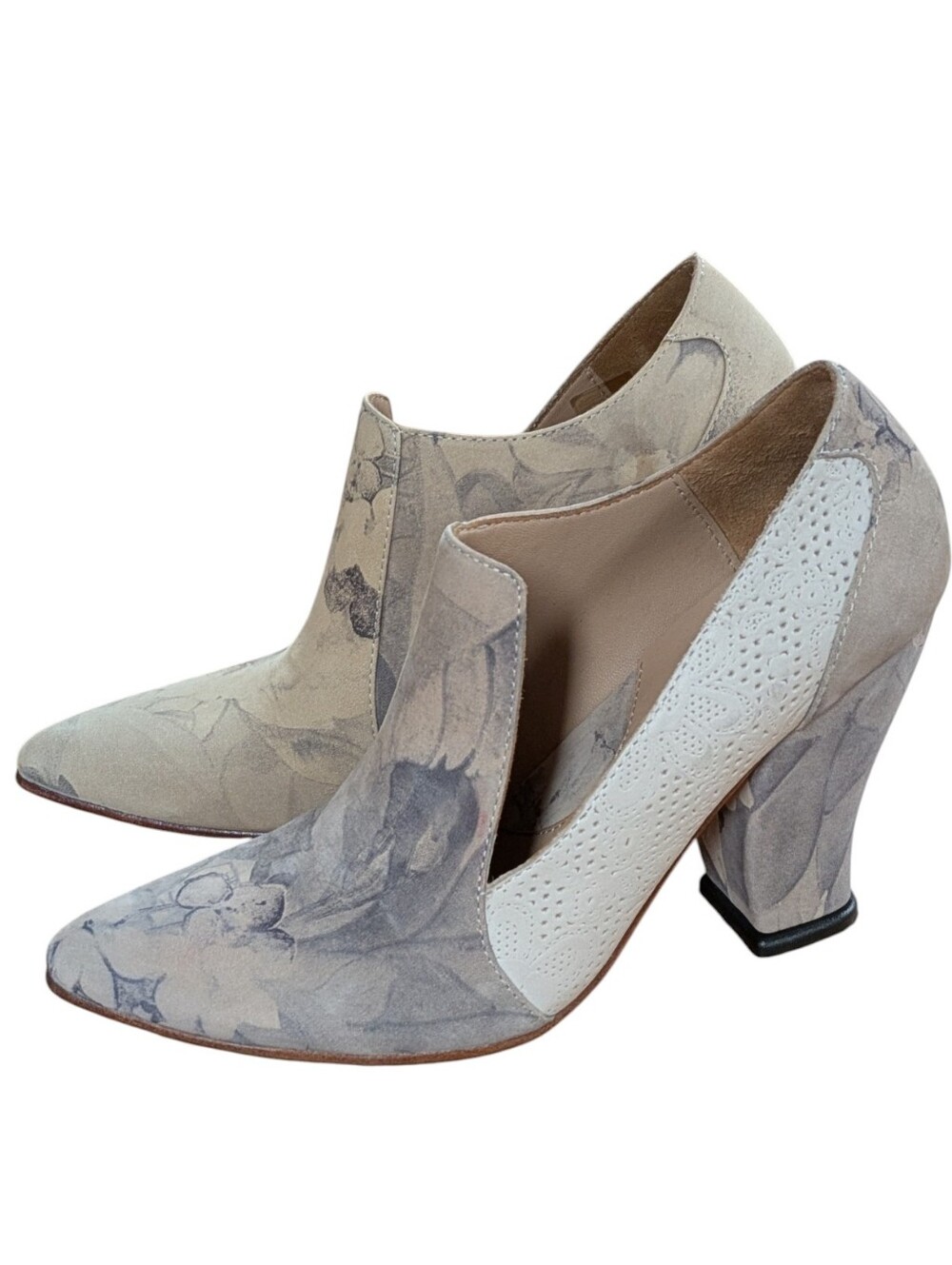 John Fluevog Kendra Beige Grey Floral Pointed Toe Leather Heels Size 6
